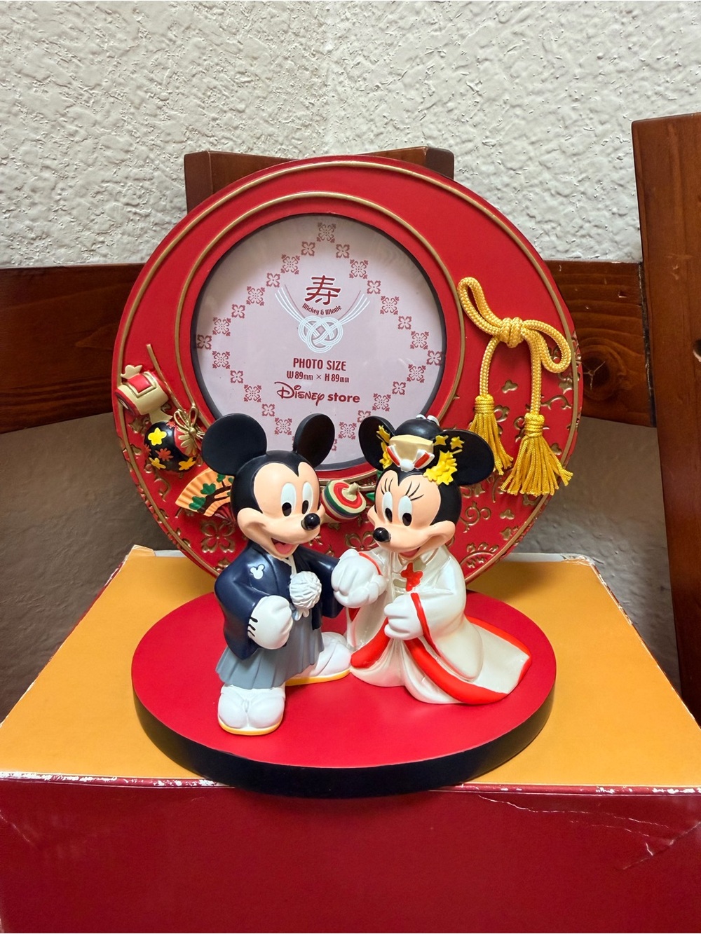 New. Disney Store Mickey & Minnie Wedding Photo Frame Kimono Toyko… Japan.